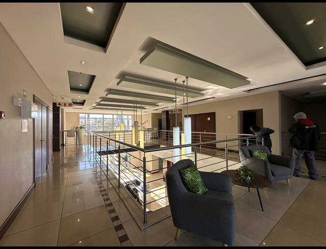75M² CO-WORKING SPACE TO LET IN DIE HOEWES